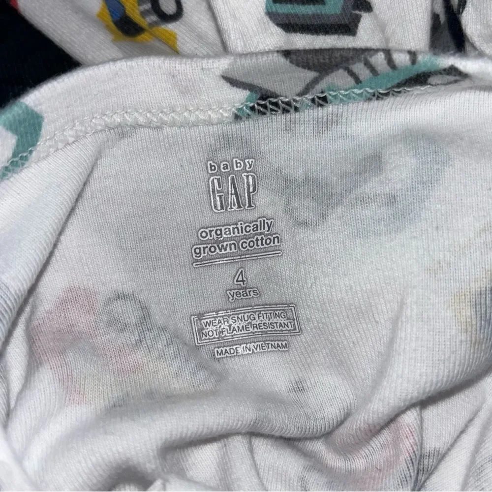 Lot Bundle of 2 Pairs of 100% Organic Pajama Sets • GAP & Carters • size 4 / 4T